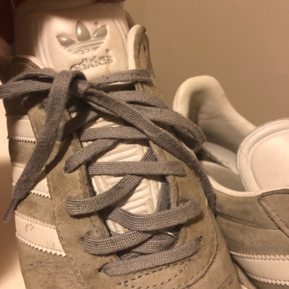 Gray and white Adidas running shoes - Picture 2 of 3